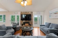 Shades of Summer by AvantStay Gazebo Dock View