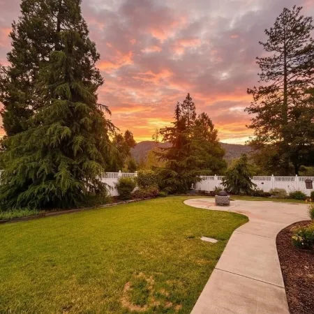 Spacious Yosemite Lodge –Arcades + EV Charger + 3B2B + Private 1 Acre +Game Room