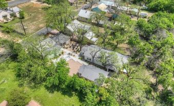 The Grove B Stylish Cottage - Walk to Main