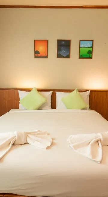 ห้องพักดีลักซ์วิวถนน เตียงคิงไซส์ 1 เตียง ชั้นสูง