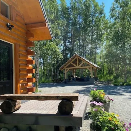 Beautiful Comfy Alaskan Log Home 1