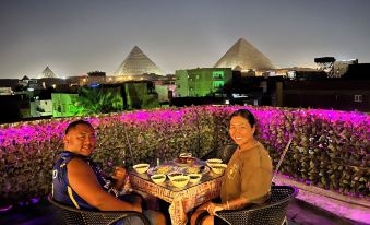 Jana Pyramids View Inn