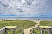 Walk to Beach! Hyannis Family Haven w/ Deck - Bãi biển