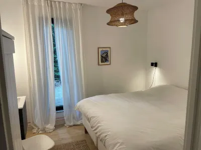 5 Minutes from IJsselmeer. 6 persons Chalet with large private garden near water Hotels in der Nähe von Andijk