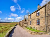 Barn in Peak District with Countryside Views