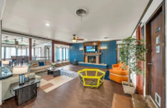 Work & Family 5 Bedroom 4 Bath with Independent Casita for 14 Guests