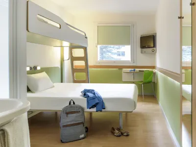Ibis Budget Poitiers Centre Gare Hotels near Poitiers - Biard Airport