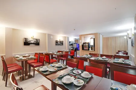 Hôtel Altona Отели рядом с достопримечательностью «Монмартр»