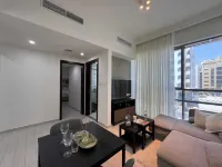 Luxury 1-bedroom fully furnished Lifeline apartment with free parking Hotels in 