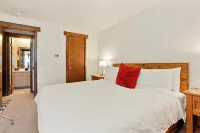 2Br Lake Dillon Escape w/ Pool & Hot Tub!