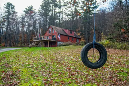 Cozy Vermont Cabin · Mountain Views · Near Okemo