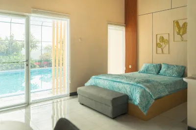 Villa Maison Tretes Hotels in Prigen Subdistrict