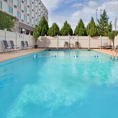 Holiday Inn MANHATTAN AT THE CAMPUS by IHG