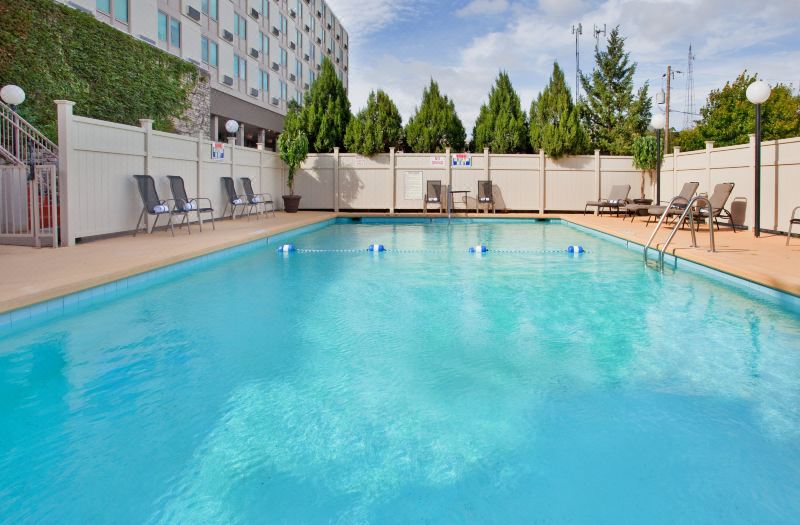 Holiday Inn Manhattan AT THE Campus by IHG photo 2