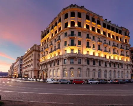 ユーロスターズ ホテル エクセルシオール ナポリのホテル