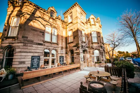 Murrayfield Hotel Отели рядом с достопримечательностью «Шотландский национальный музей современного искусства»