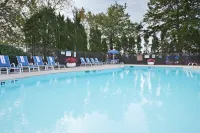 Holiday Inn Express DETROIT-WARREN (GM TECH CTR) by IHG - Pools