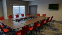 Holiday Inn Express & Suites SPENCER by IHG - parking