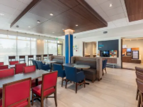 Holiday Inn Express & Suites MORENO VALLEY - RIVERSIDE by IHG Hoteles en Condado de Riverside