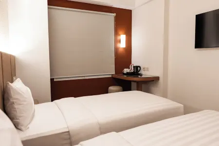 Omar Hotel Отели в г. Tangerang