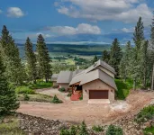 Spacious 4 bedroom with unmatched view!