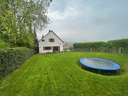 Detached and spacious house with large garden