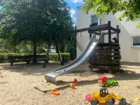 5 Min von der Hochschule enfernt - Familien-Apartment mit Balkon & Kinderbett