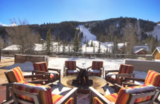 2759 Slopeside 1 Bedroom Condo by RedAwning