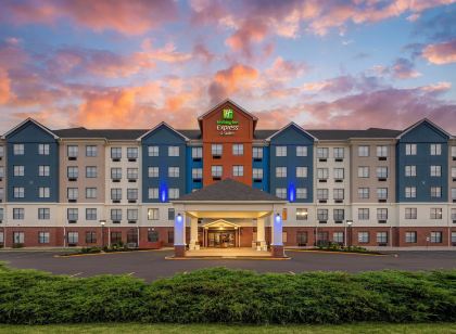 홀리데이 인 익스프레스 호텔 & 스윗 인디애나폴리스 - 이스트