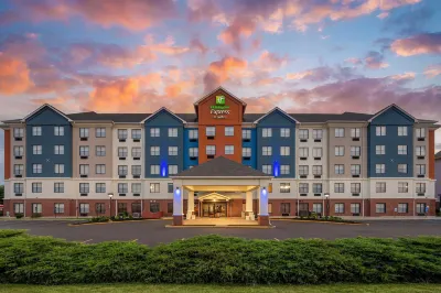 Holiday Inn Express & Suites Indianapolis - East Hotels in Warren Township