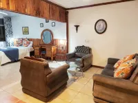 Loma Tranquila Hotels near Jardins da Cachoeira de La Paz