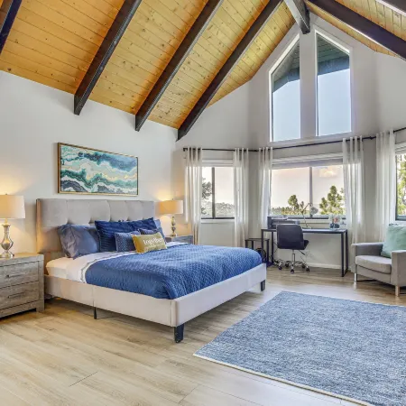 Lake Views, Game Room, Decks, 3 Ks, 2 Qs, 6 Baths!
