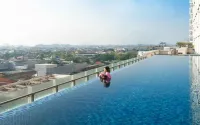Swiss-Belinn Manyar - Pools
