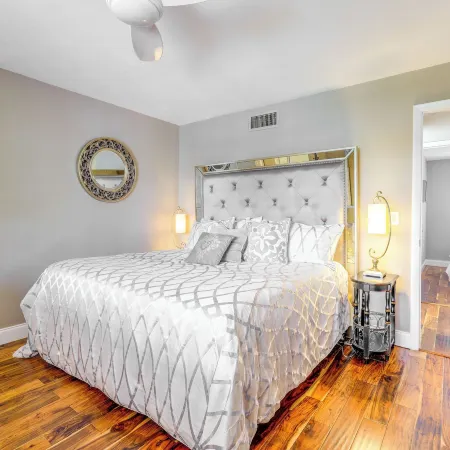 Cozy Singer Island Condo: Walk to Beach & Marina!