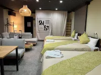StayHakata Villa - Bungalows