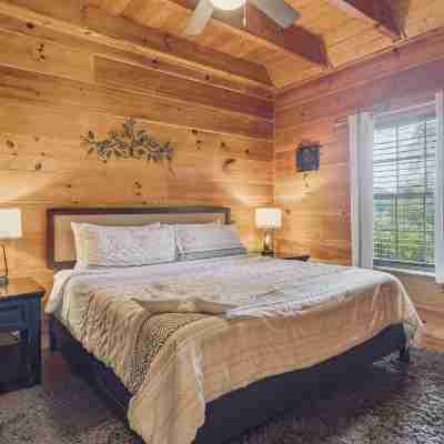 River View Dog Friendly Game Room w Hot Tub Rooms