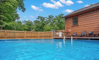 Teals Treasure Secluded Lakeside Cabin for 8!