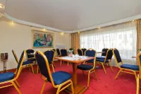 Triton Hotel Piraeus