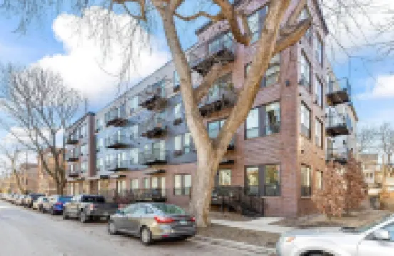 Sleek & Urban 1 Bed 1 Bath with Gym, Wi-fi & Patio