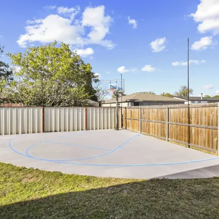 6 Mi to Waco! Home for Families + Pets