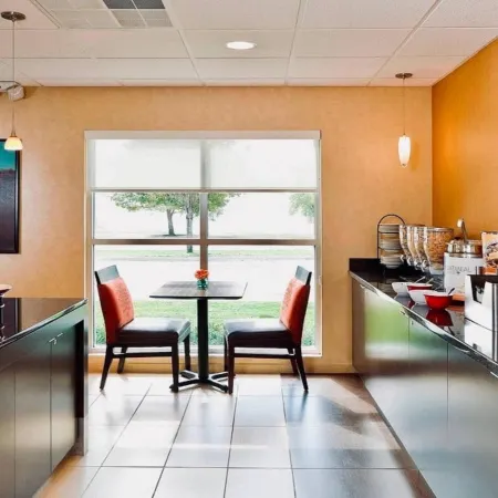 MainStay Suites Appleton Airport - Fox River Mall Area