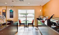 MainStay Suites Appleton Airport - Fox River Mall Area - parking