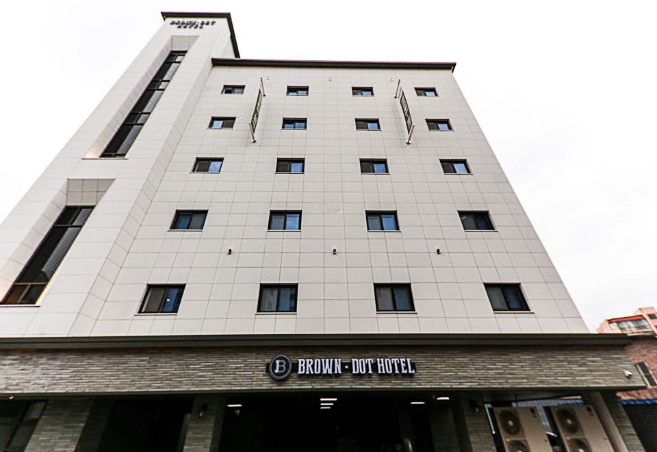 브라운도트 천안역점 외관