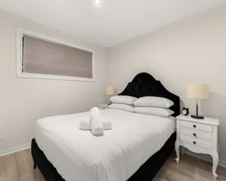 Bright 1-Bed Apartment with Garden Views Hotels in Bomaderry