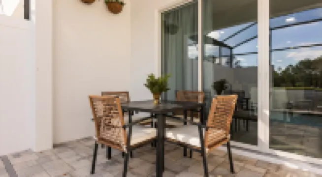 令人驚嘆的聯排別墅，帶私人泳池和遊戲室