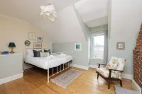 Characterful City Maisonette for 4