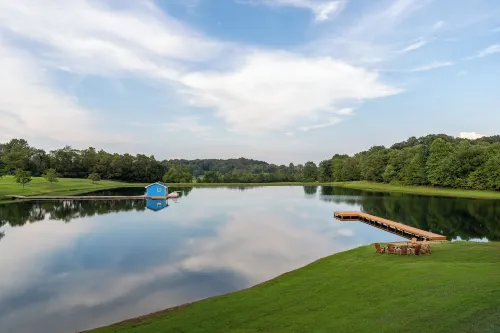 Lakeside Cabin Near Holiday World Perfect for Families & Friends