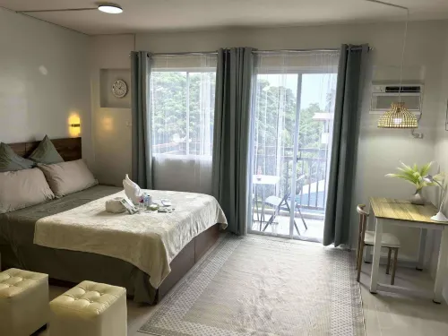 Modern Comfort in Paradise – Condo at Verdant Palawan - غرفة مطلة على الجبل
