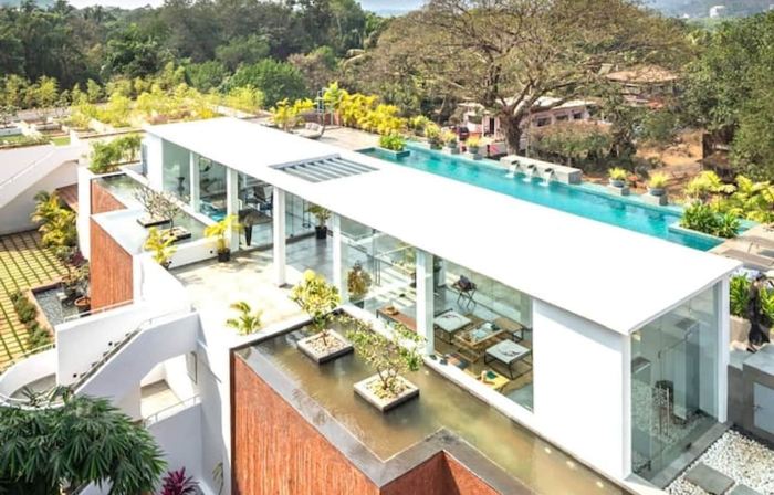 Modern 2BHK w Pool Access 5km to Coco Beach