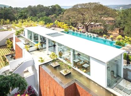 Modern 2BHK w Pool Access 5km to Coco Beach